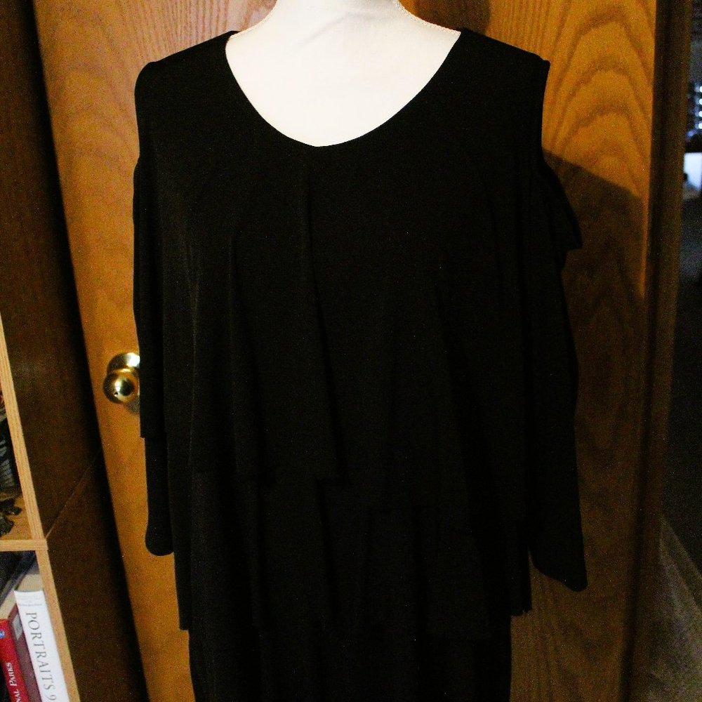 Susan Graver  Sz 2X  Black Cold Shoulder 3 tier top.
